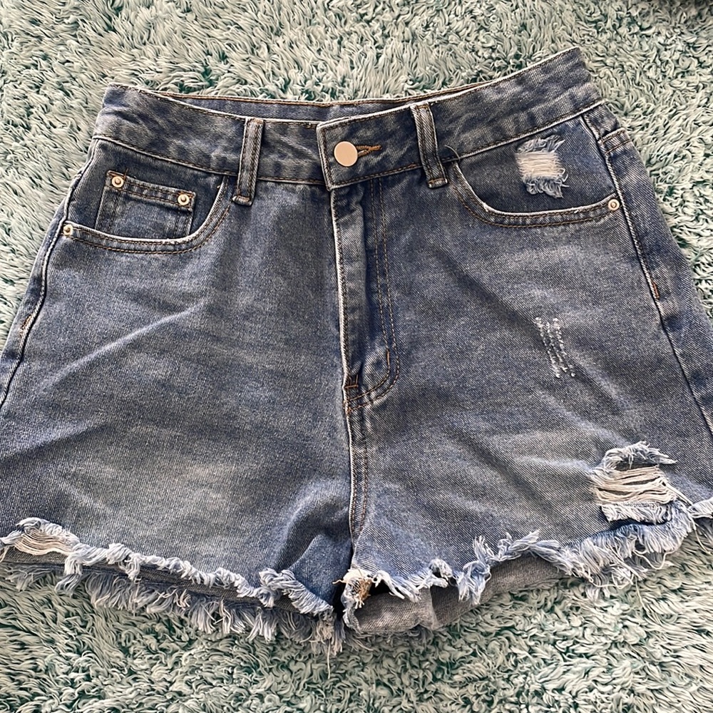 Junior’s small jean shorts